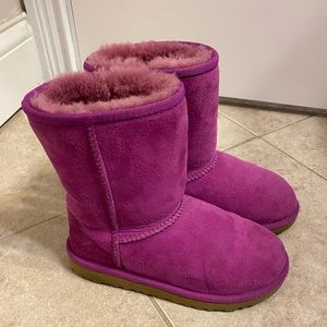 Girls Short Uggs. Size 1